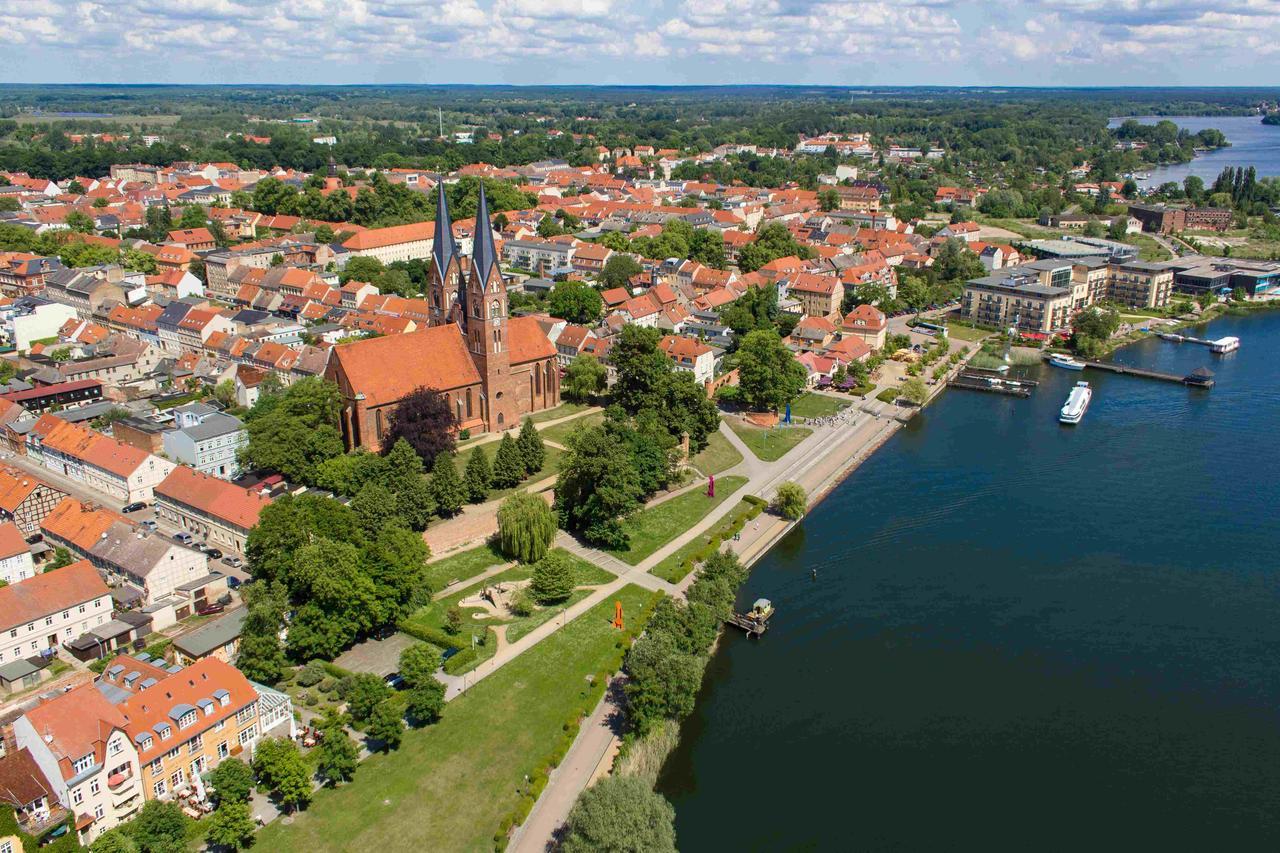 Altes Kasino Hotel Am See Neuruppin Exterior photo